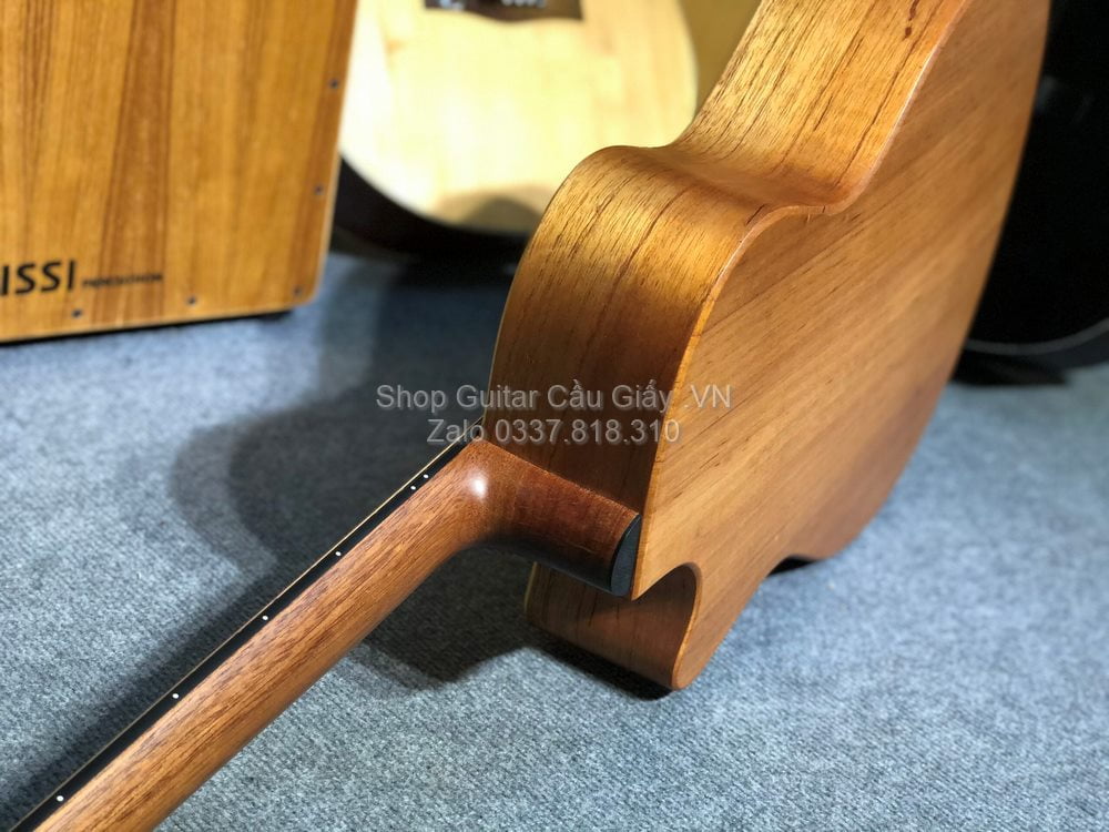 02 05 Thuan Guitar AT 01C wm