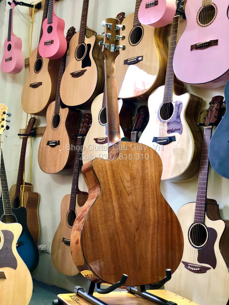 17 04 Thuan Guitar AT 02C 2020 wm