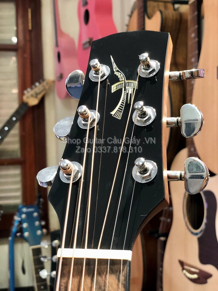 17 06 Thuan Guitar AT 02C 2020 wm