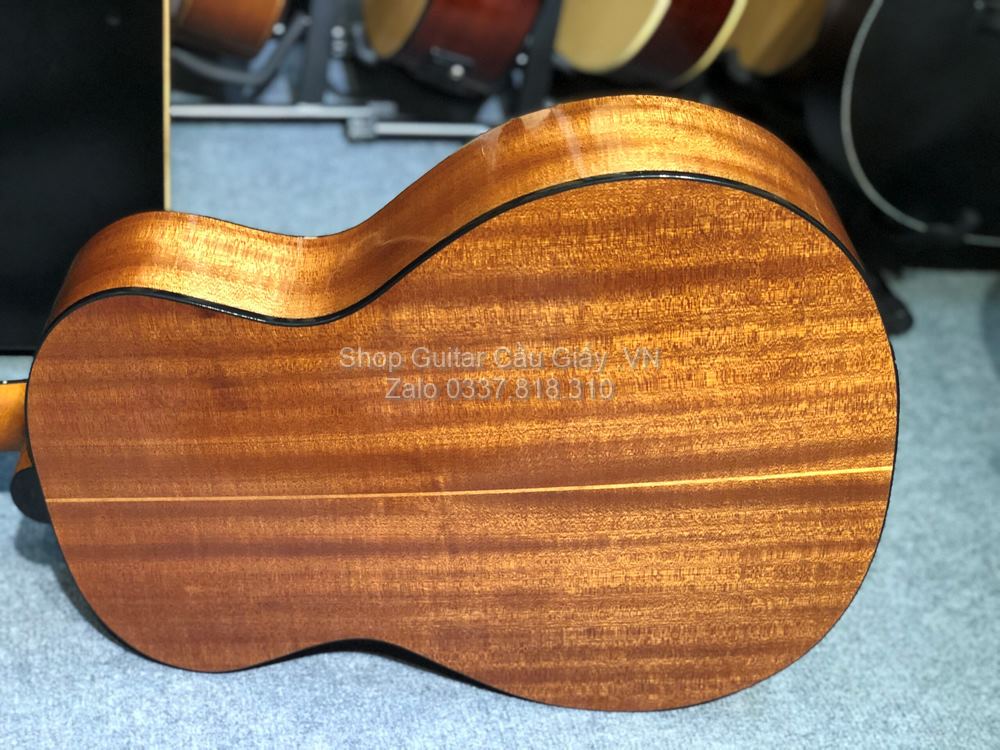 20 07 Thuan Guitar AT 02 Edge wm