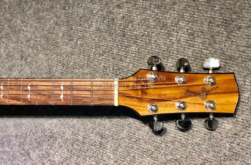 22 08 Thuan Guitar AT 03c Custom wm
