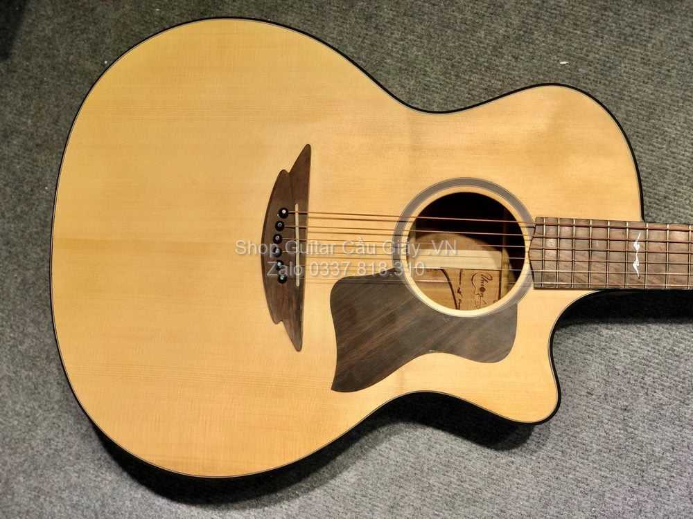 22 11 Thuan Guitar AT 03c Custom wm