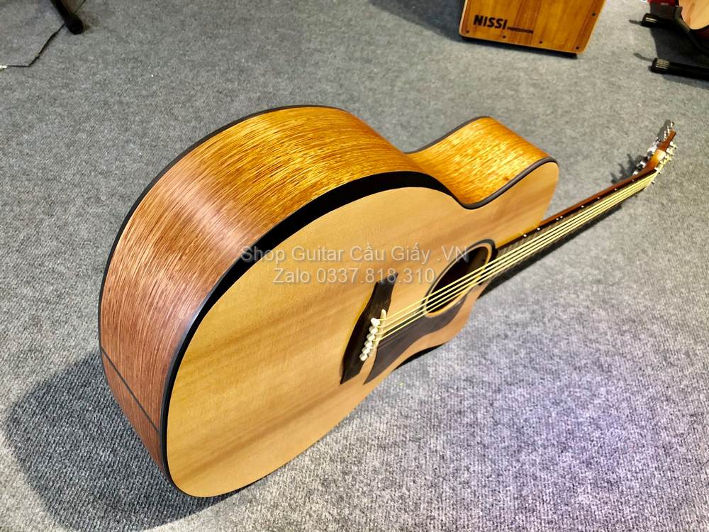 24 04 Thuan Guitar AT 02CX wm