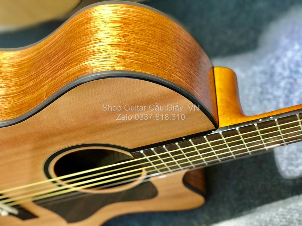 24 07 Thuan Guitar AT 02CX wm