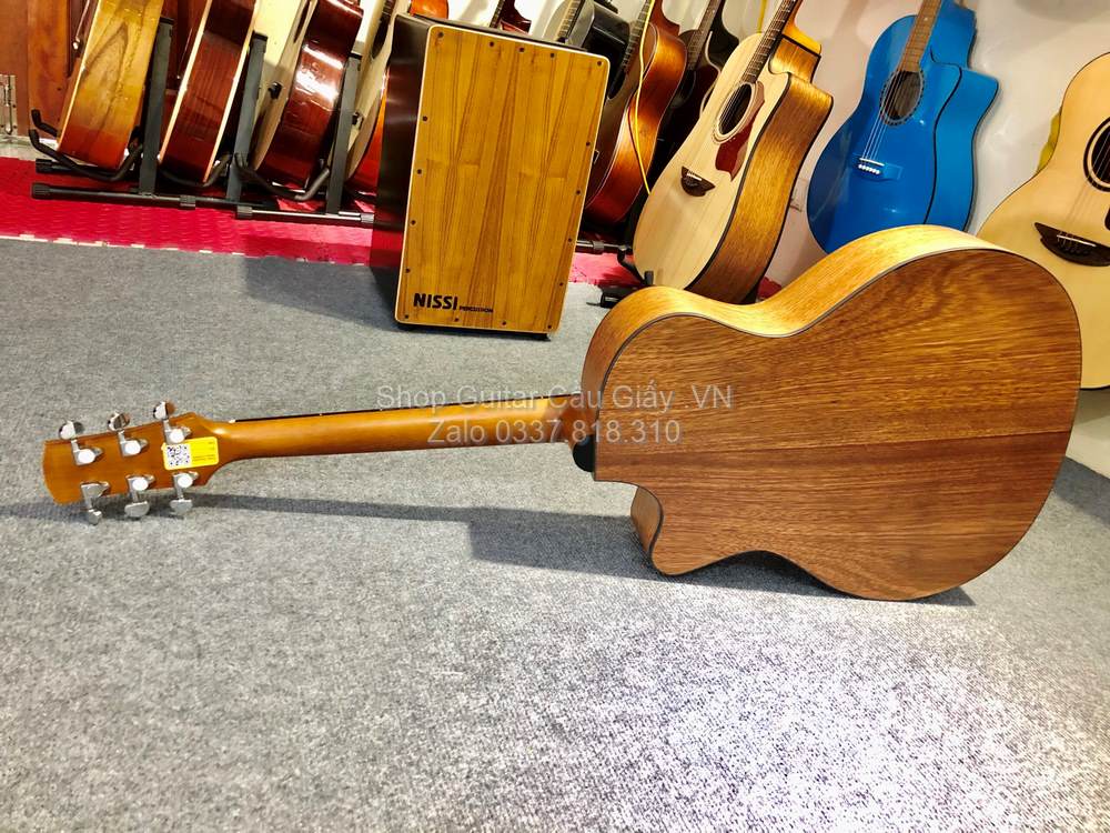 24 08 Thuan Guitar AT 02CX wm