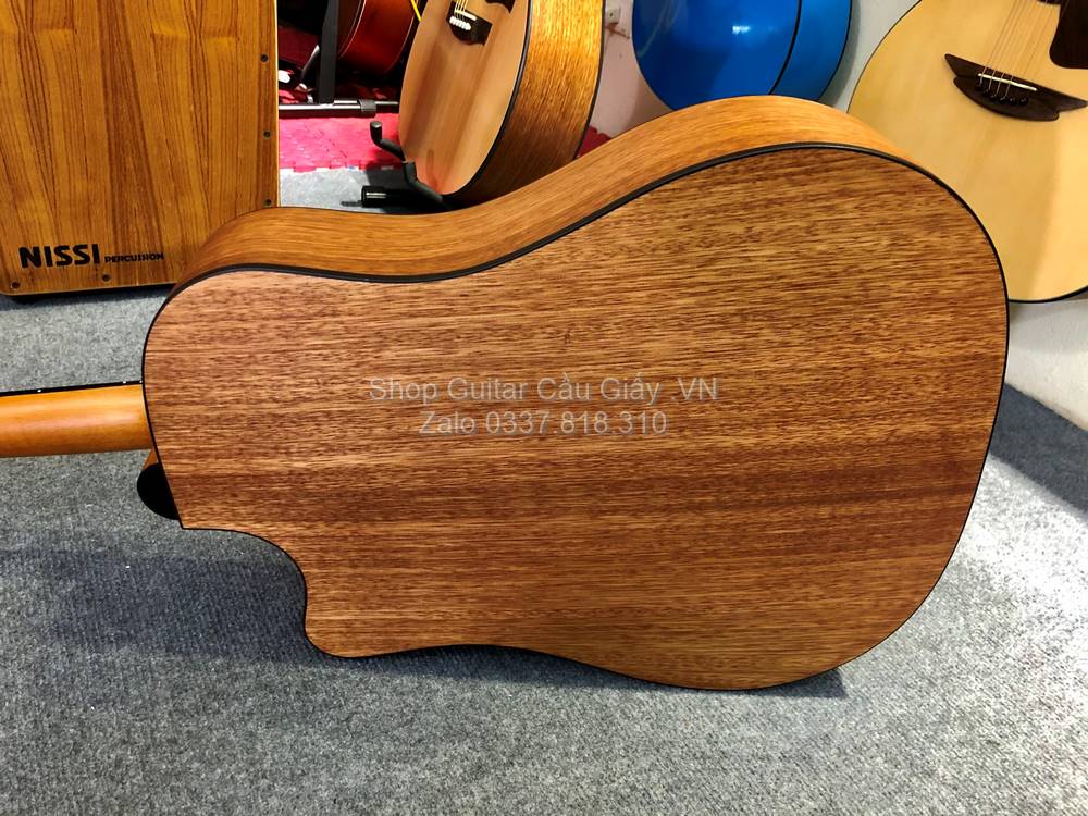 25 06 Thuan Guitar DT 02C Custom wm