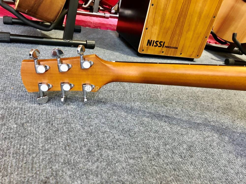 25 12 Thuan Guitar DT 02C Custom wm
