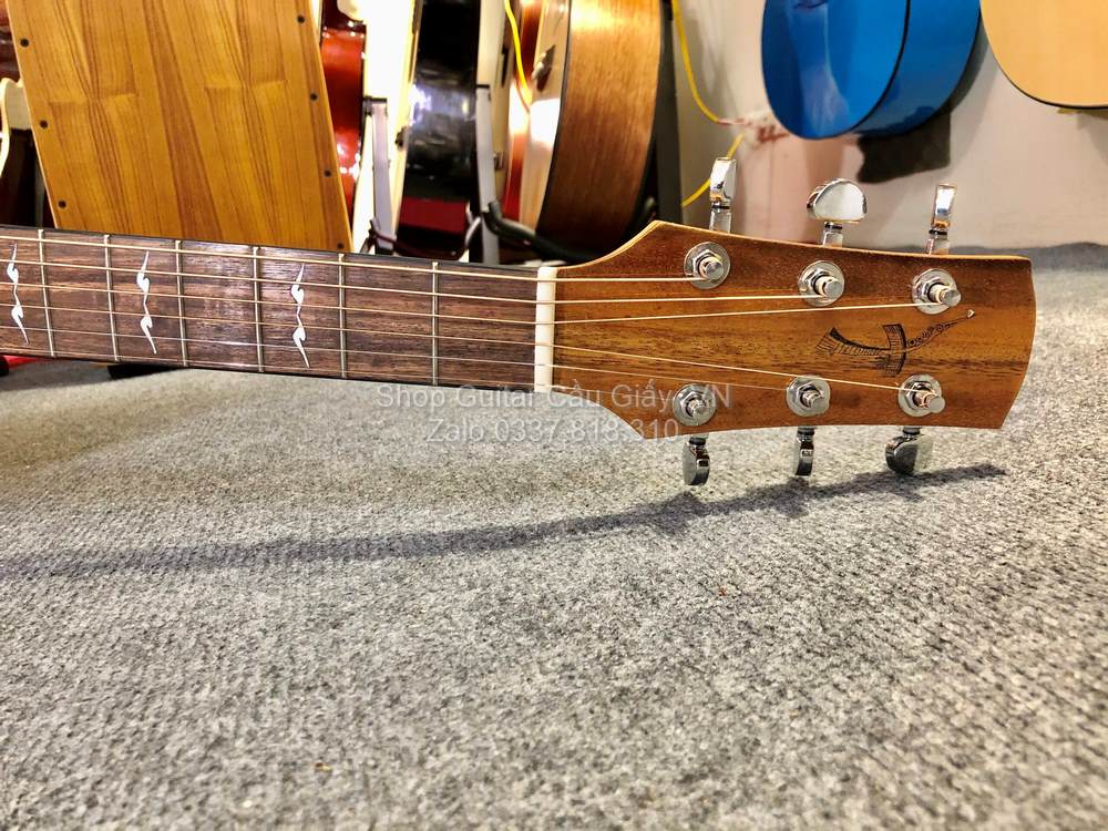 25 13 Thuan Guitar DT 02C Custom wm