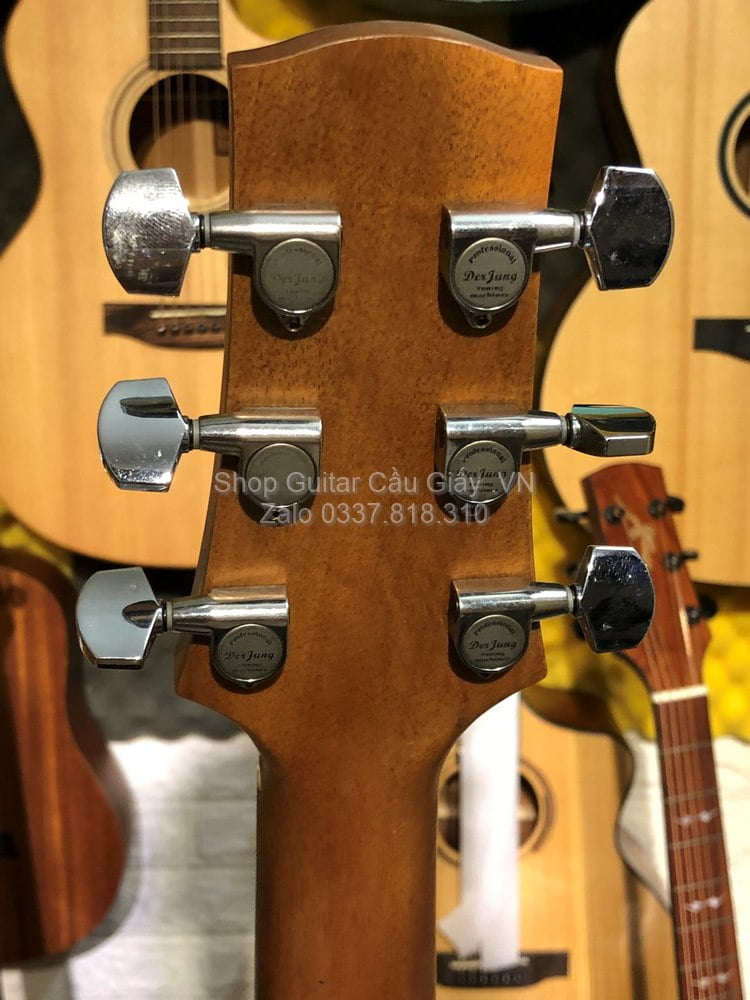 30 08 Thuan Guitar AT 02C Custom 2021 wm