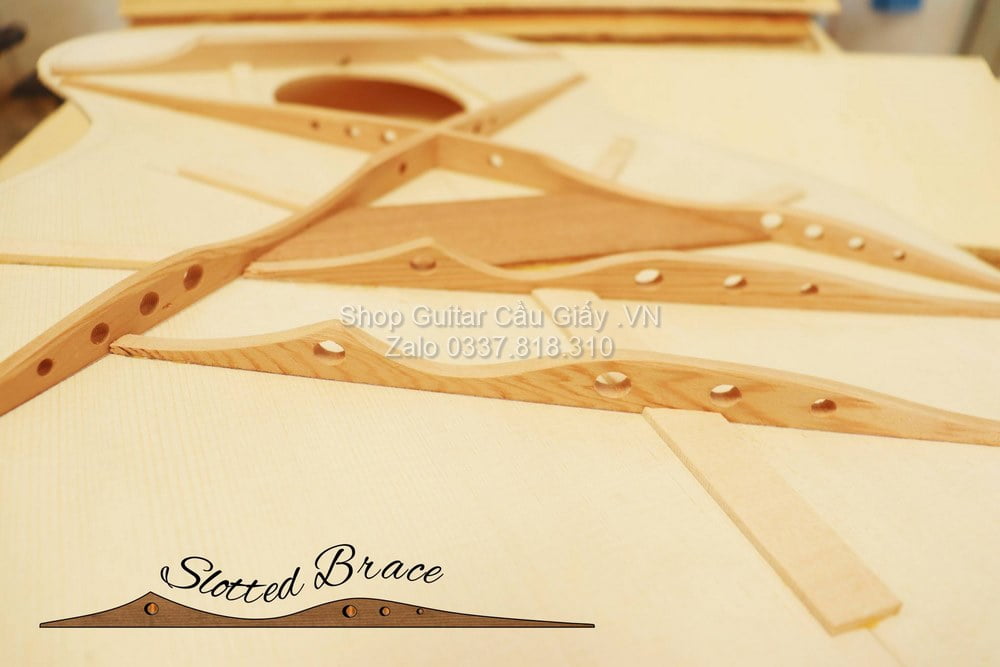 30 10 Thuan Guitar AT 02C Custom 2021 wm