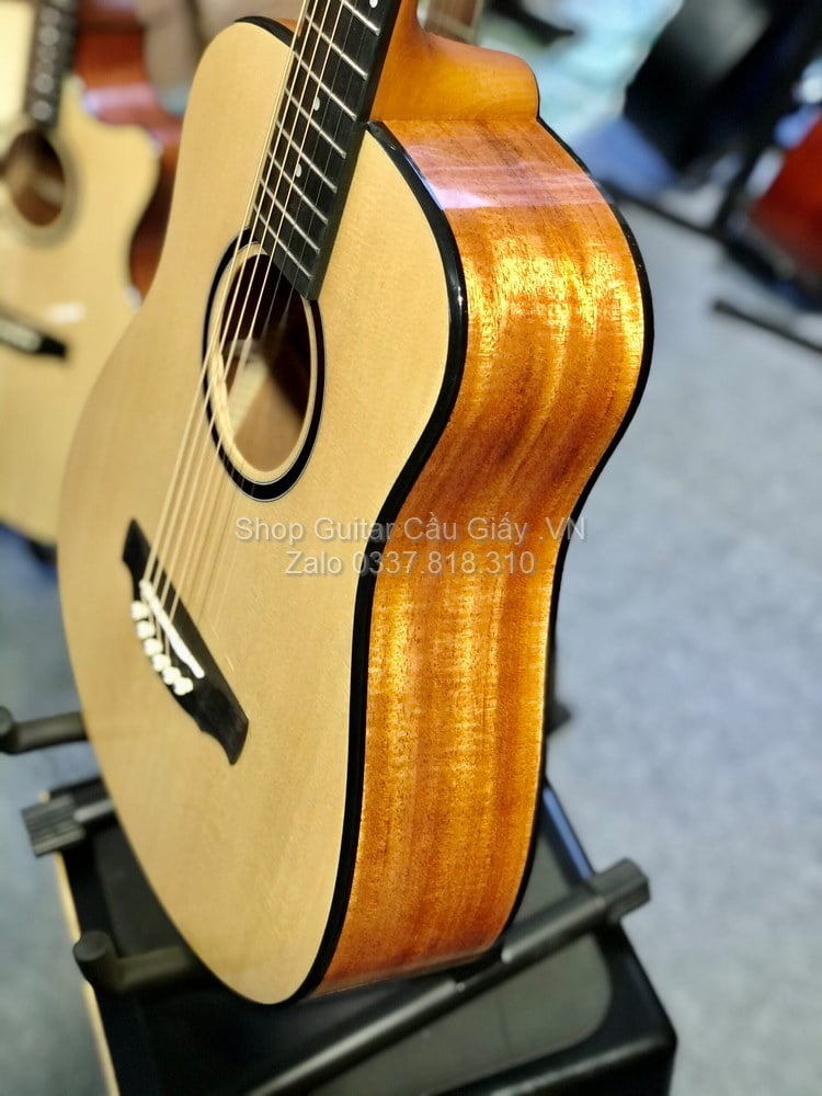 32 06 Thuan Guitar Mini 2 4 DT04 Custom wm
