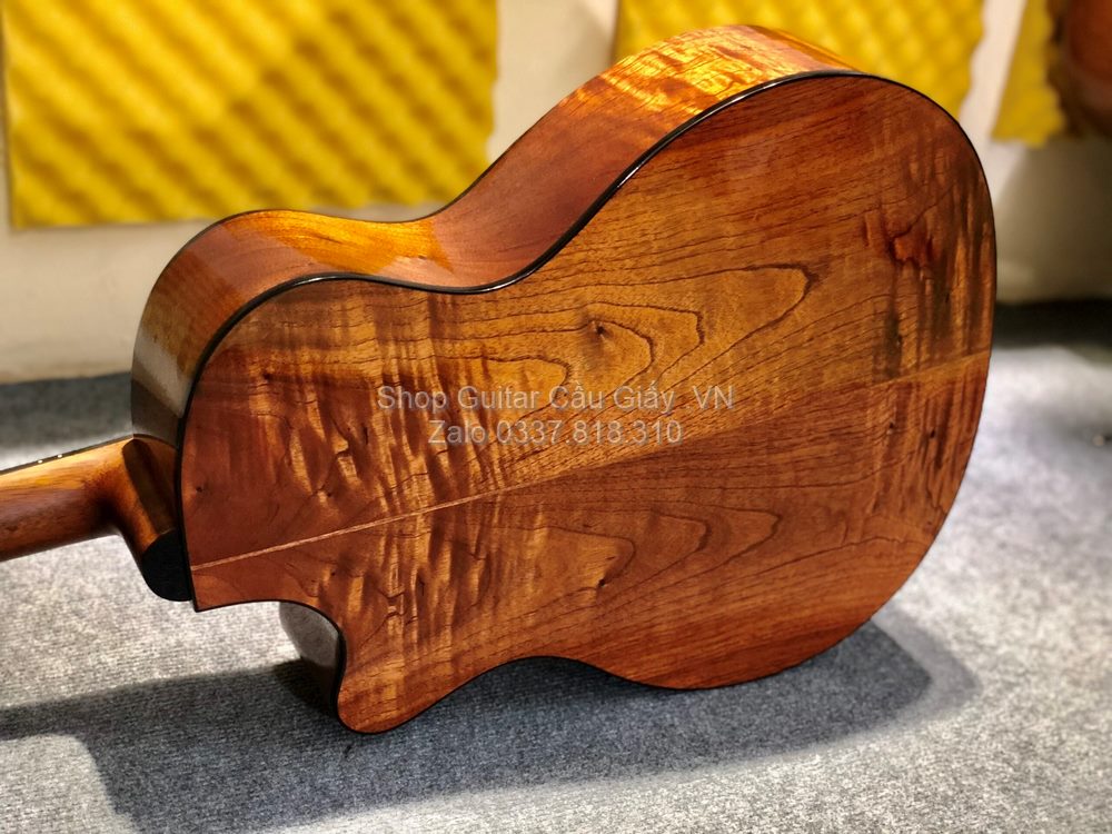 33 04 Thuan Guitar AT 02CX Custom 2020 wm