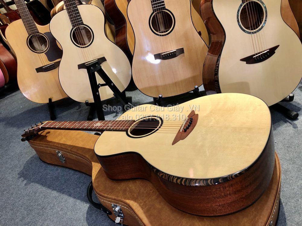 34 09 Thuan Guitar AT02X Custom wm