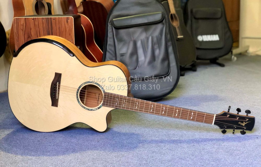35 01 Thuan Guitar AT 04CX Custom wm