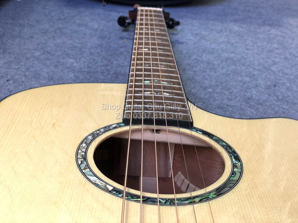 35 04 Thuan Guitar AT 04CX Custom wm