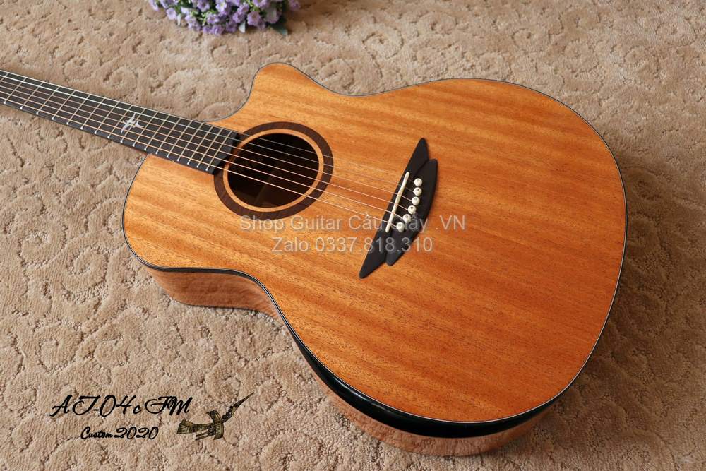 39 02 Thuan Guitar AT 04C SM Custom wm