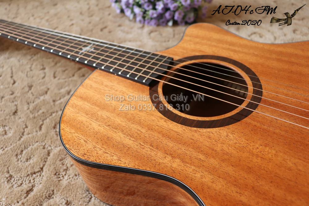 39 03 Thuan Guitar AT 04C SM Custom wm