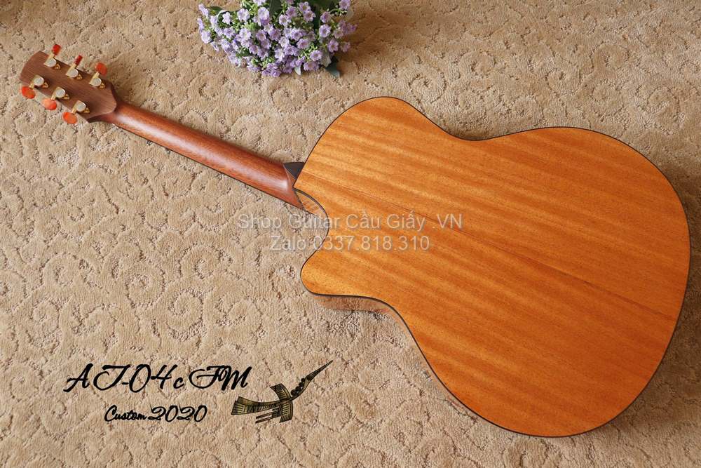 39 05 Thuan Guitar AT 04C SM Custom wm
