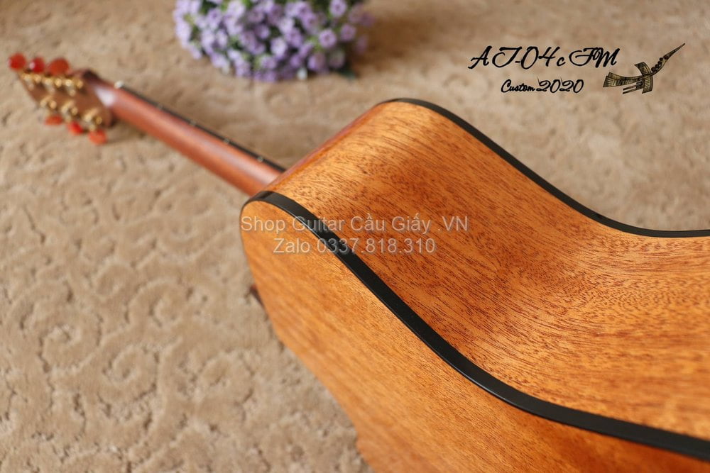 39 07 Thuan Guitar AT 04C SM Custom wm