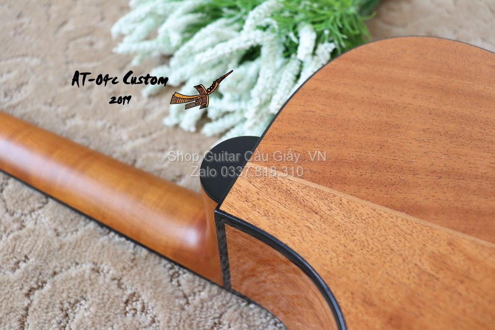 40 07 Thuan Guitar AT 04C Custom wm