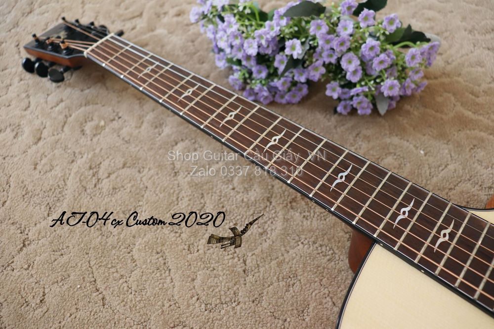 42 04 Thuan Guitar AT 04CX 2020 Custom wm