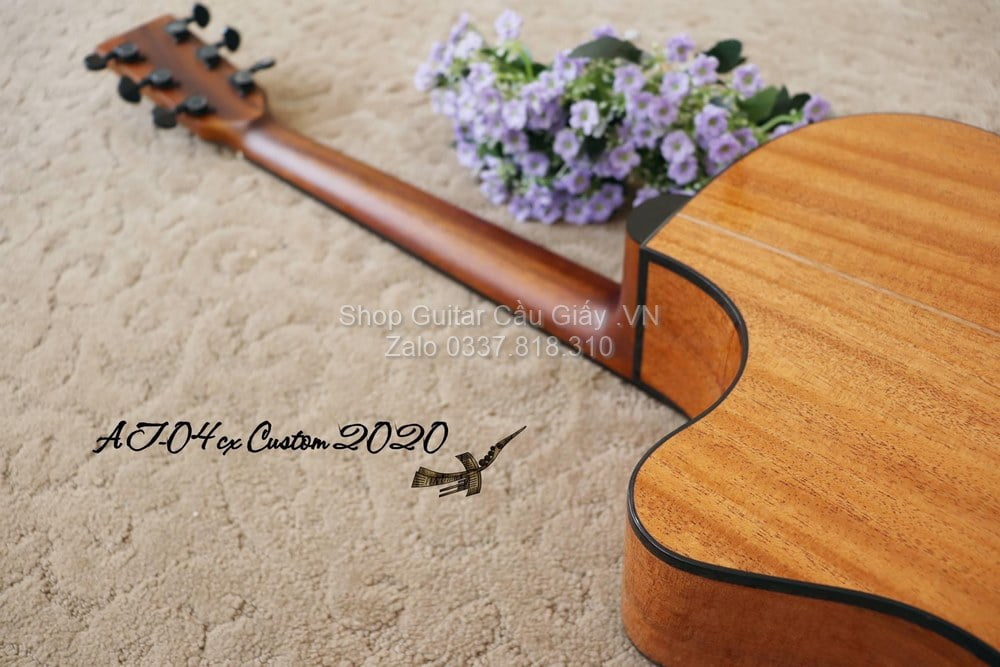 42 07 Thuan Guitar AT 04CX 2020 Custom wm
