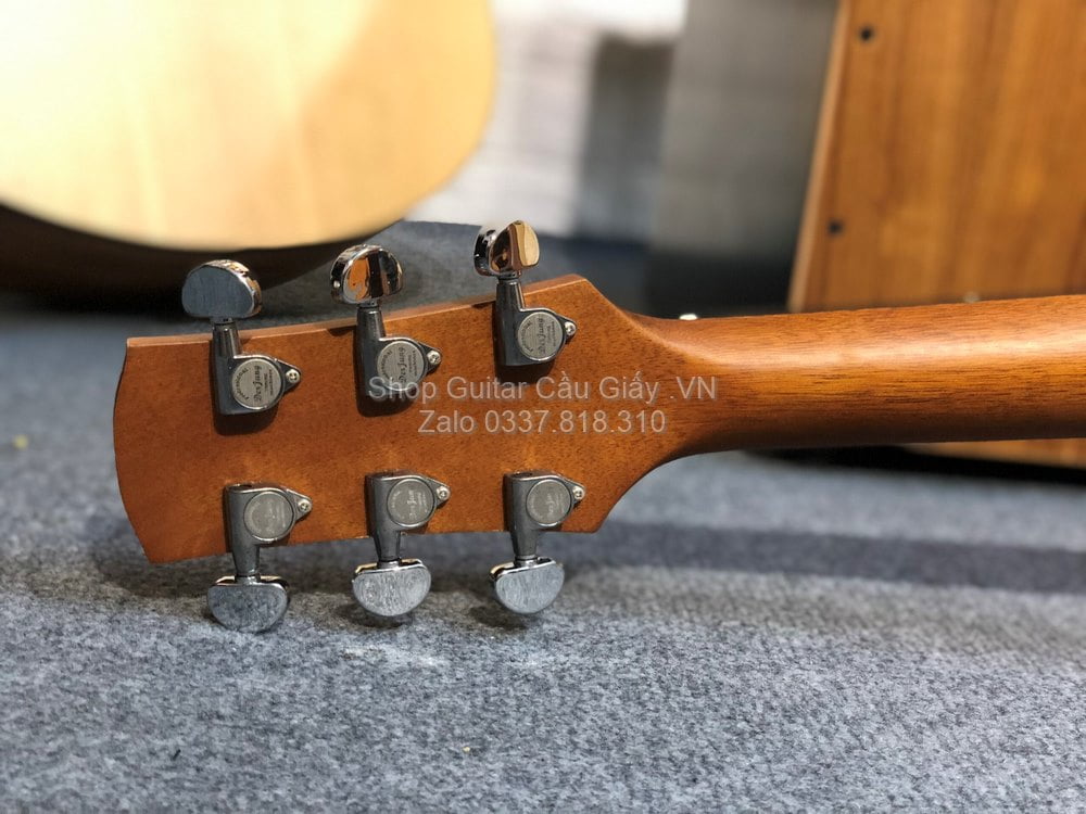 43 05 Thuan Guitar AT 06C wm