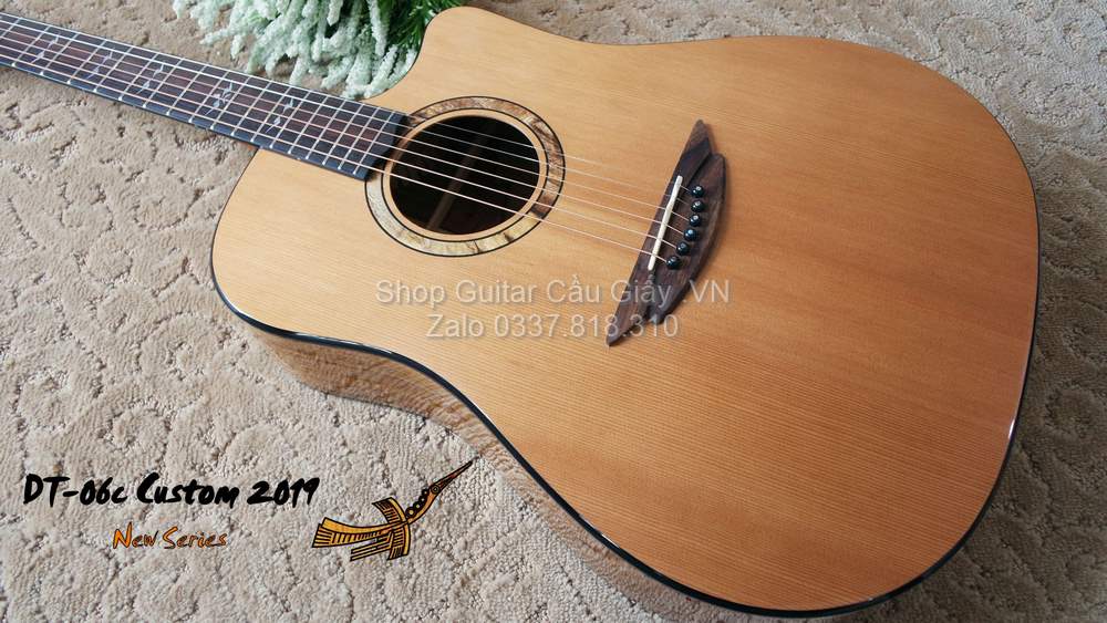 44 02 Thuan Guitar DT 06C Custom wm
