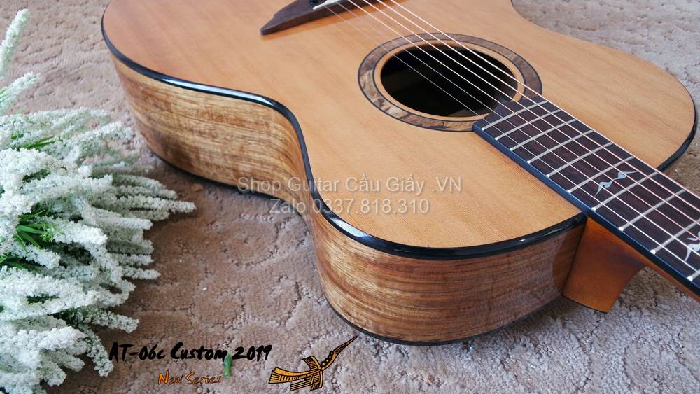 45 03 Thuan Guitar AT 06 Custom wm