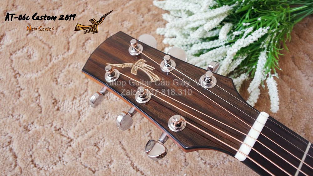 45 11 Thuan Guitar AT 06 Custom wm