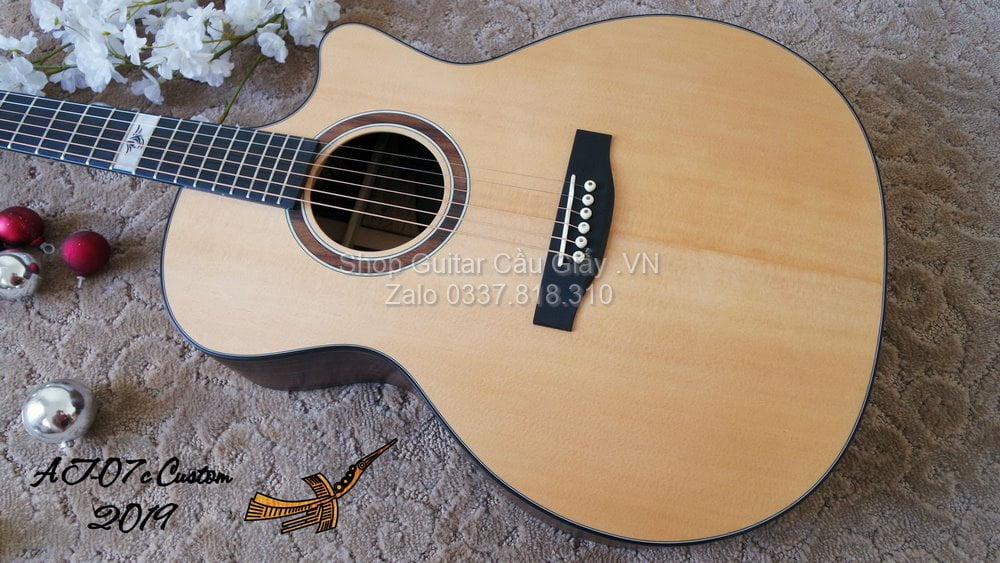 46 02 Thuan Guitar AT 07C Custom wm