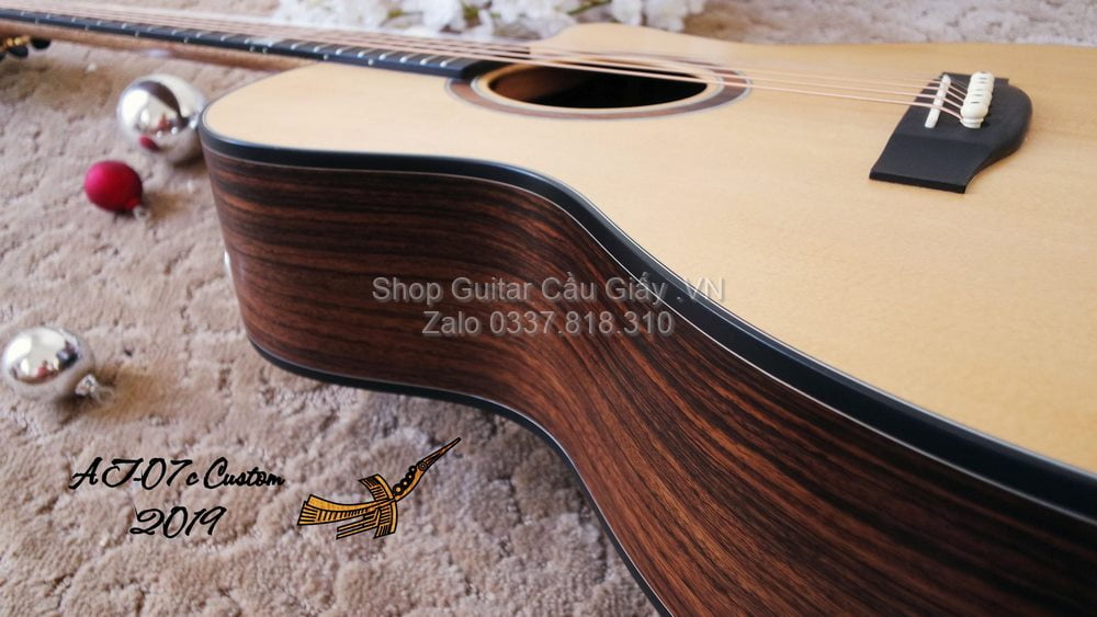 46 05 Thuan Guitar AT 07C Custom wm