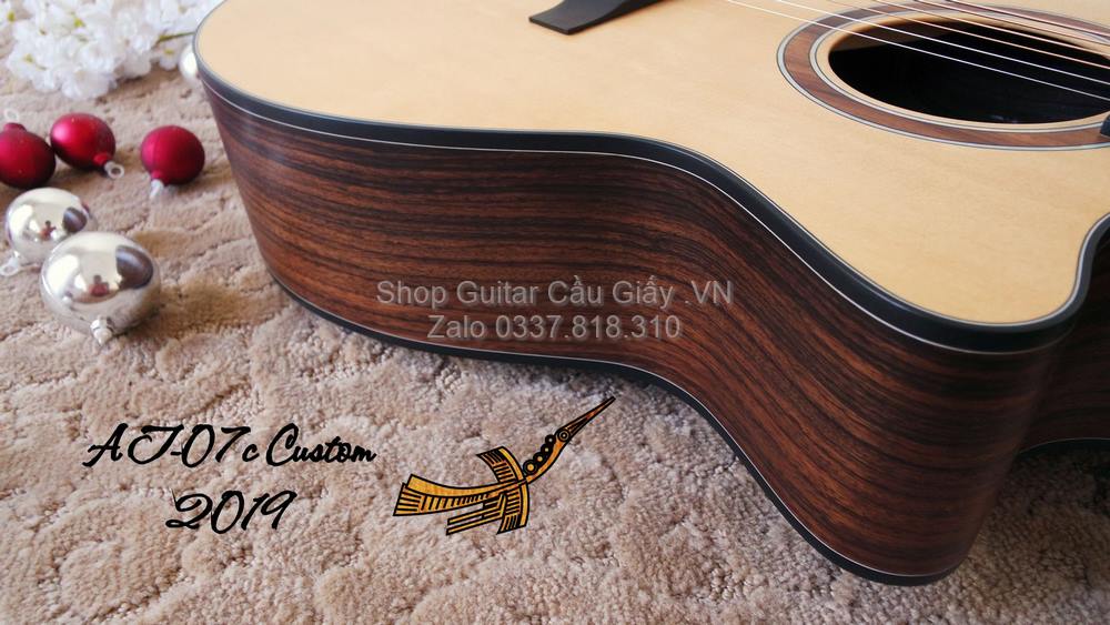 46 06 Thuan Guitar AT 07C Custom wm