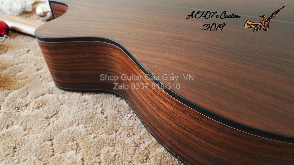 46 07 Thuan Guitar AT 07C Custom wm