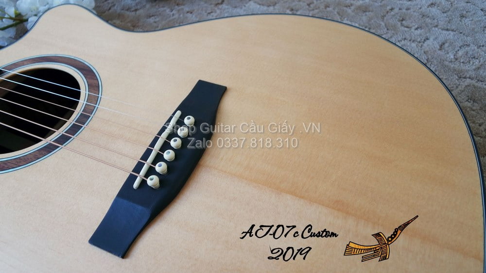 46 11 Thuan Guitar AT 07C Custom wm