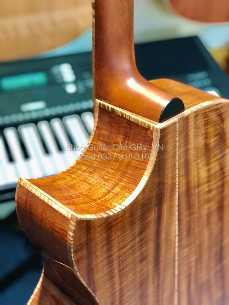 55 03 Thuan Guitar AT Custom Koa wm
