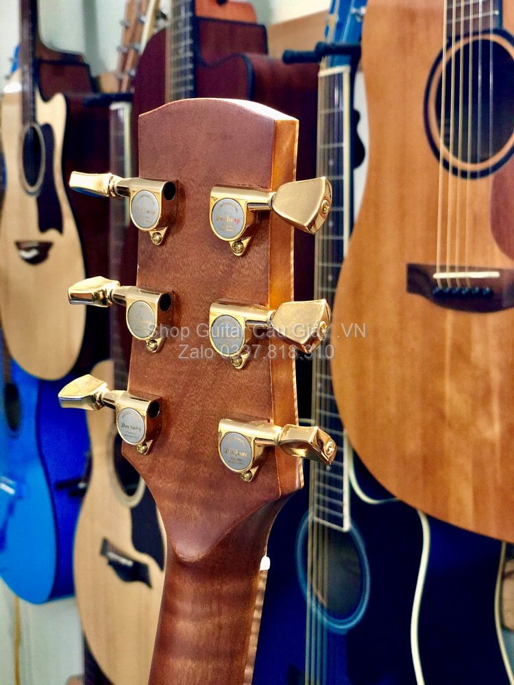 55 05 Thuan Guitar AT Custom Koa wm