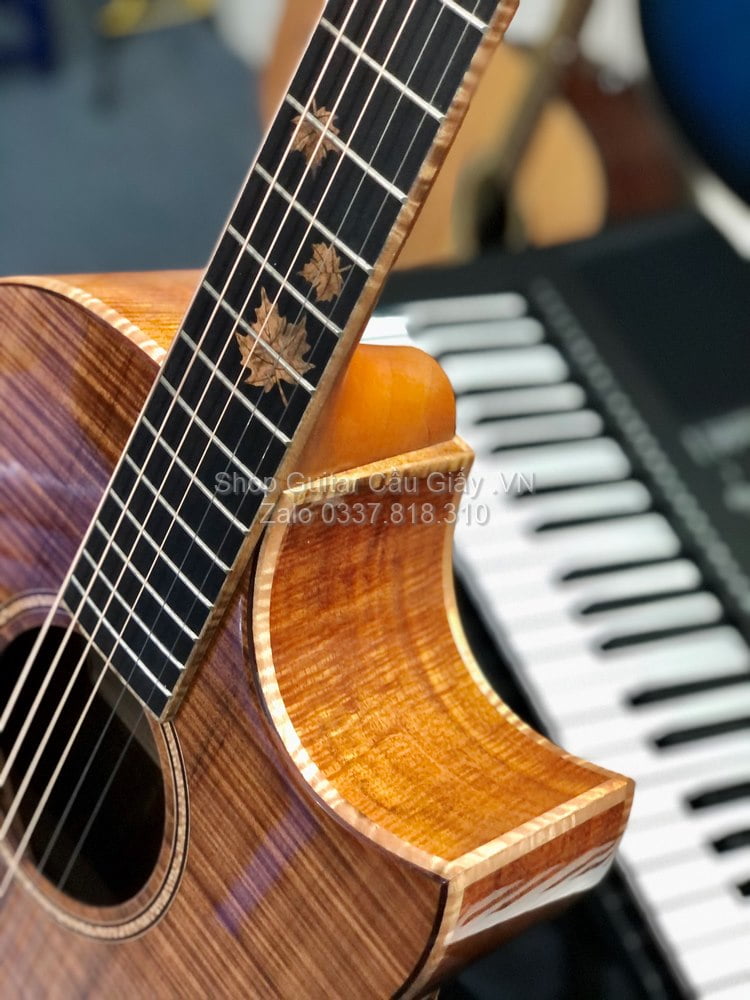 55 06 Thuan Guitar AT Custom Koa wm