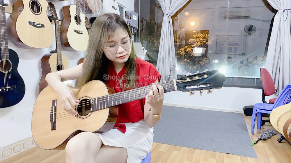 model 01 01 Dan Guitar Mini Tia Chop Viet DAM150 VN wm