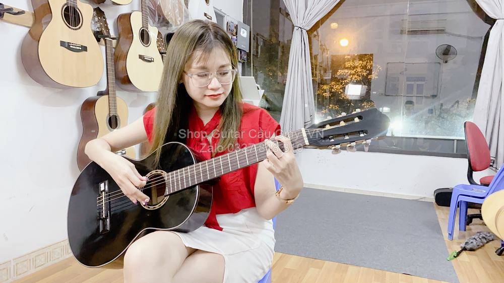 model 02 01 Dan Guitar Mini Tia Chop Viet DAM150 VB wm