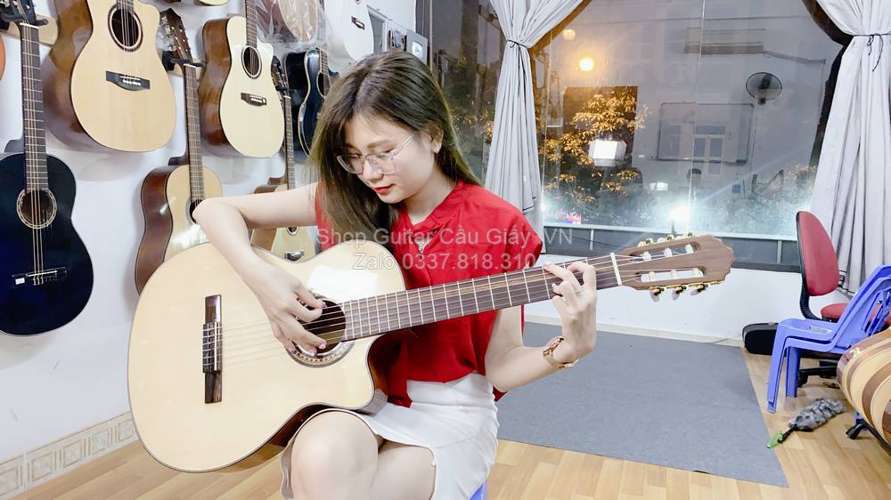 model 05 05 Dan Guitar Classic Thung Mong Tia Chop Viet C250J VM wm