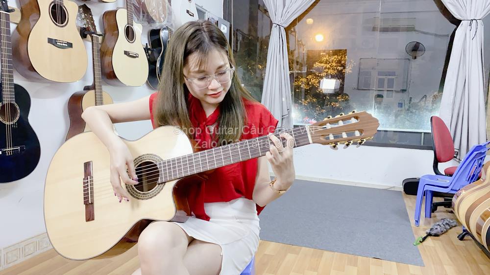 model 06 01 Dan Guitar Classic Tia Chop Viet C250J V wm