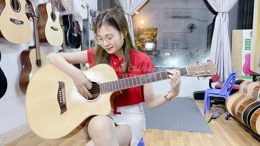 model 08 05 Dan Guitar Acoustic Tia Chop Viet J200 V wm