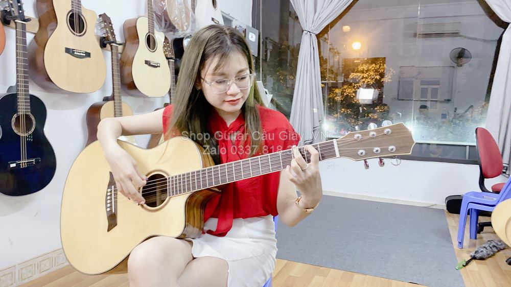 model 09 01 Dan Guitar Du Lich Tia Chop Viet J250 VM wm