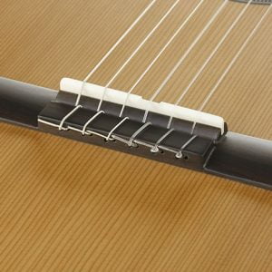 ngựa đàn tại shop đàn guitar cầu giấy